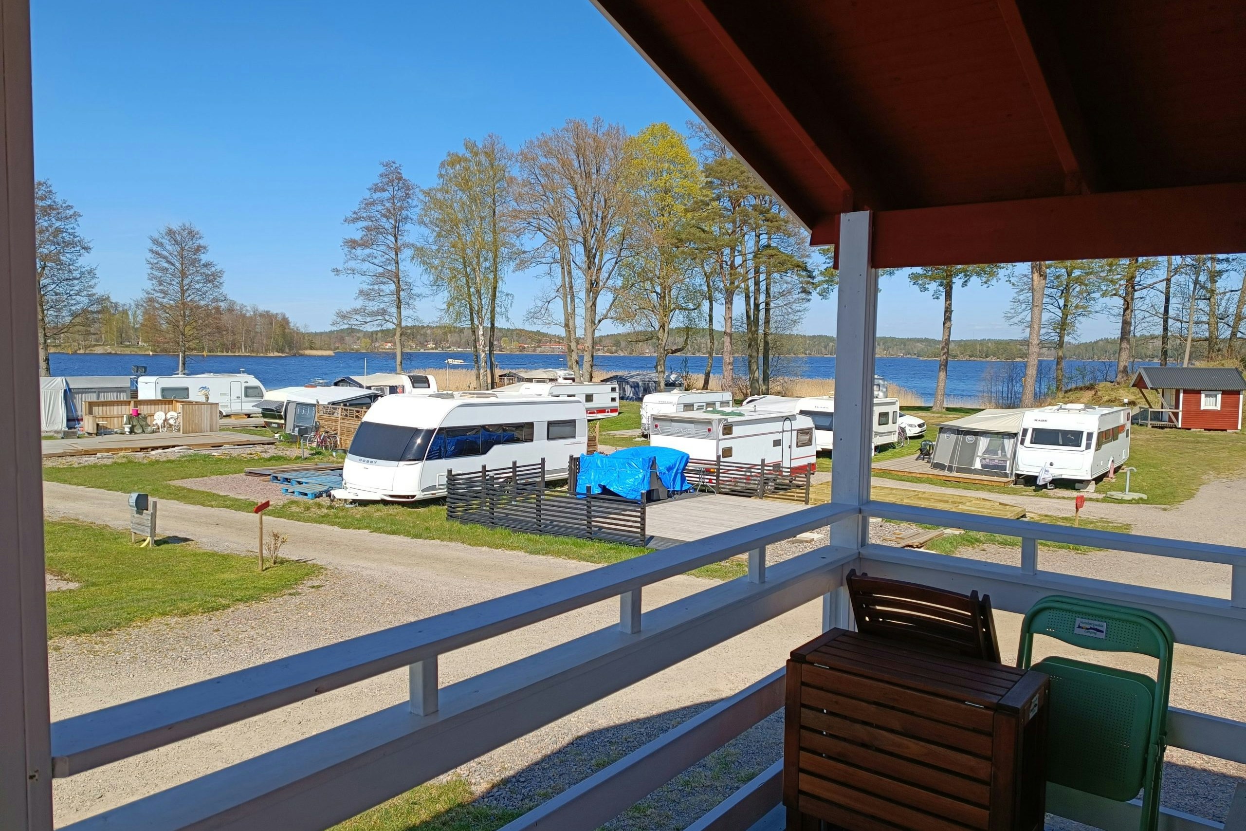 Husabergsudde Camping - Standplätz mit Blick auf den See