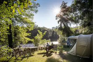 Huttopia Beaulieu sur Dordogne Huttopia Camping Beaulieu sur Dordogne - Stellplätze am Ufer des Flusses