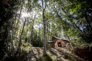 Huttopia Camping Bozel en Vanoise - Glamping Zelt im Wald auf dem Gelände vom Campingplatz