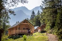 Huttopia Camping Bozel en Vanoise - Mobilheime mit Veranda mit Blick auf die Berge auf dem Campingplatz