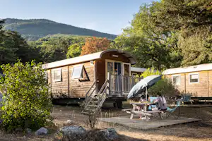 Huttopia Camping Divonne Les Bains - Mietunterkünfte auf dem Campingplatz
