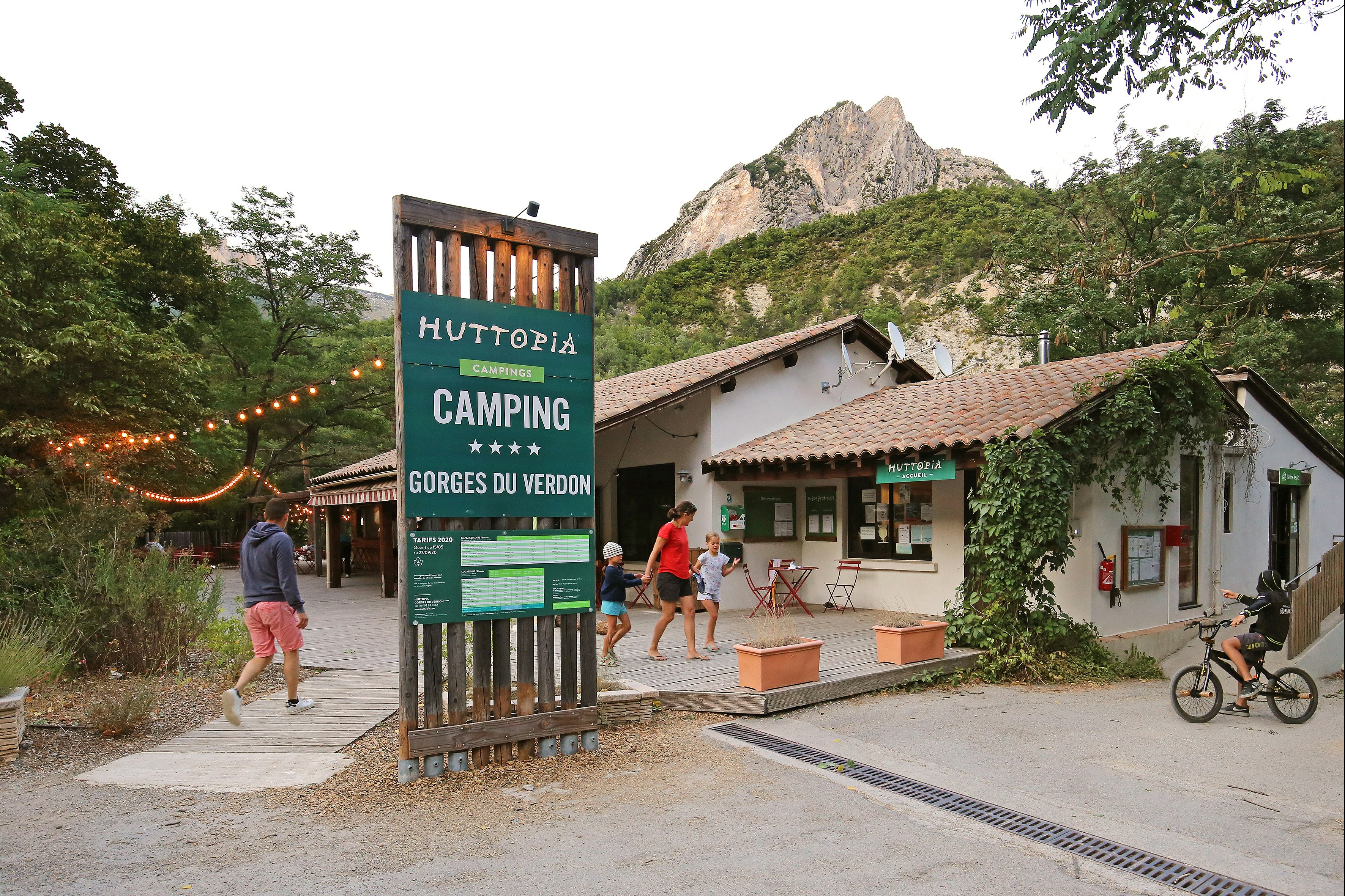 Huttopia Gorges du Verdon  Huttopia Camping Gorges du Verdon - Eingang und Rezeption des Campingplatzes
