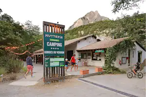 Huttopia Gorges du Verdon Huttopia Camping Gorges du Verdon - Eingang und Rezeption des Campingplatzes
