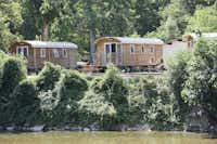 Huttopia Millau  Huttopia Camping Millau - Mietunterkünfte am Ufer des Flusses