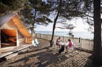 Huttopia Camping Noirmoutier - Glamping Safari-Zeltplatz mit Blick auf Meer auf dem Campingplatz