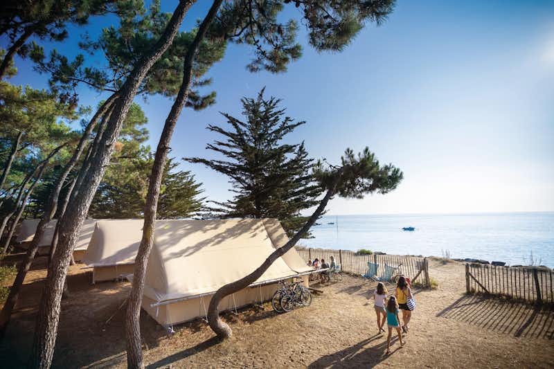 Huttopia Camping Noirmoutier - Zeltplätze mit Blick auf das Wasser