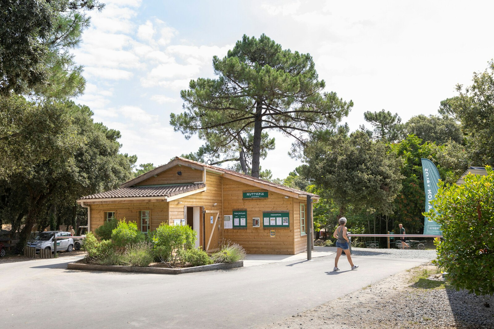 Huttopia Camping Oléron Les Chênes Verts - Eingang und Rezeption des Campingplatzes