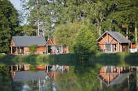 Huttopia Camping Rillé - Chalet mit Veranda im Grünen auf dem Campingplatz   mit Blick aufs Wasser