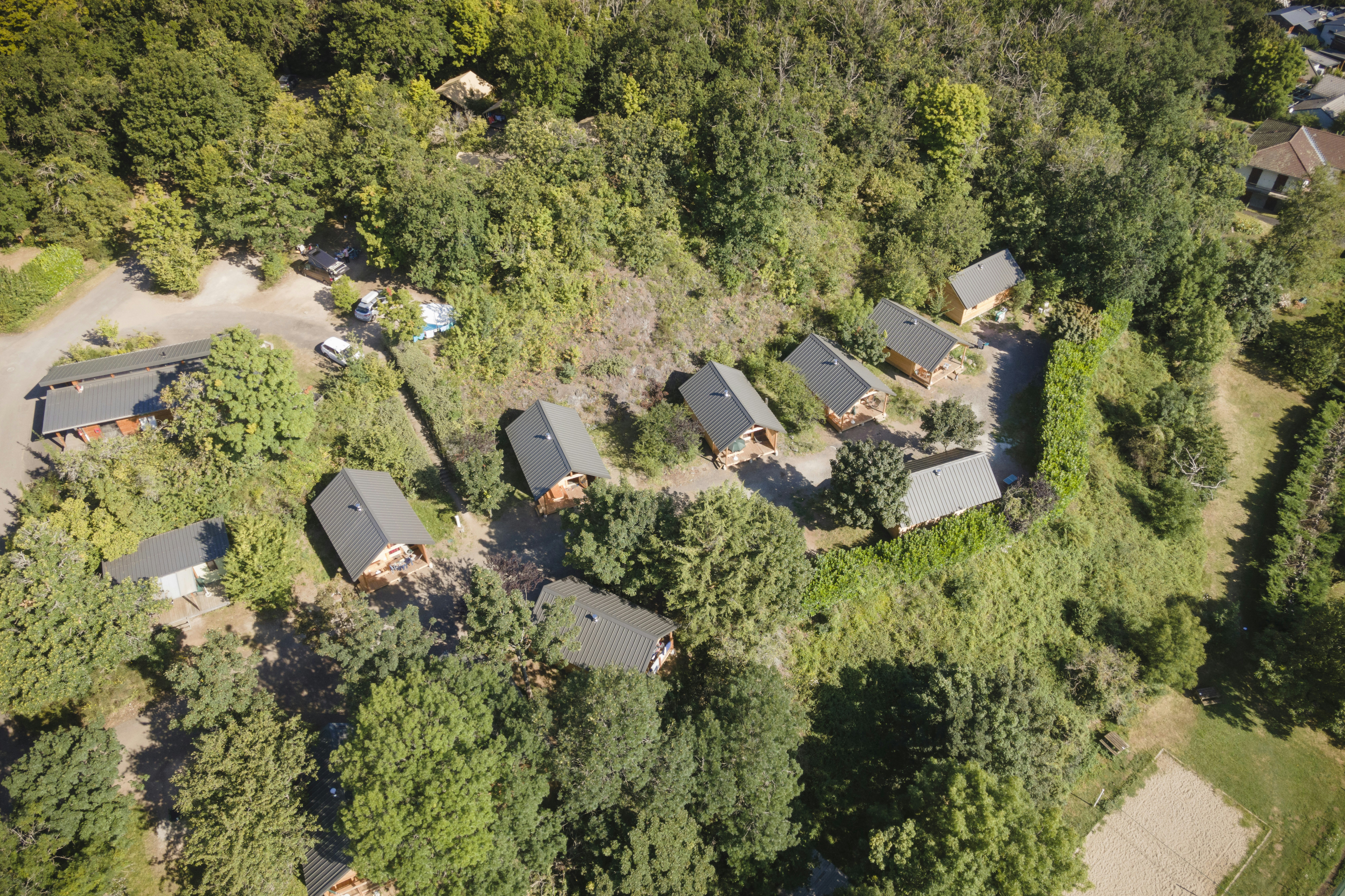 Huttopia Royat  Huttopia Camping Royat - Luftaufnahme des Campingplatzes