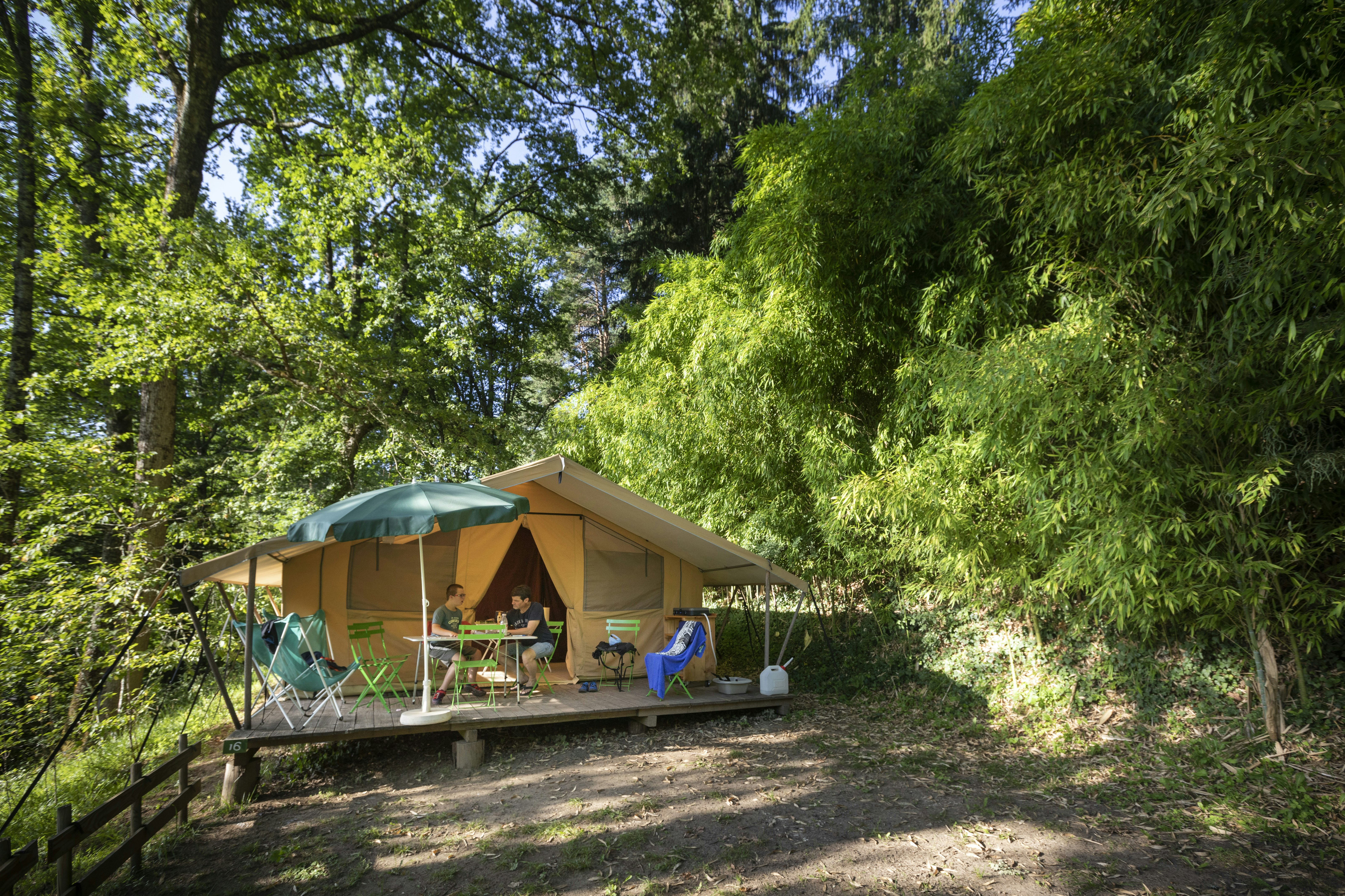 Huttopia Sarlat  Huttopia Camping Sarlat Les Perrières - Glamping-Zelt mit Terrasse