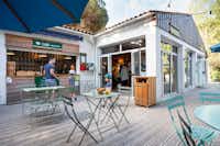 Huttopia Chardons Bleus - Ile de Ré - Außenansicht vom Restaurant mit Bar auf dem Campingplatz
