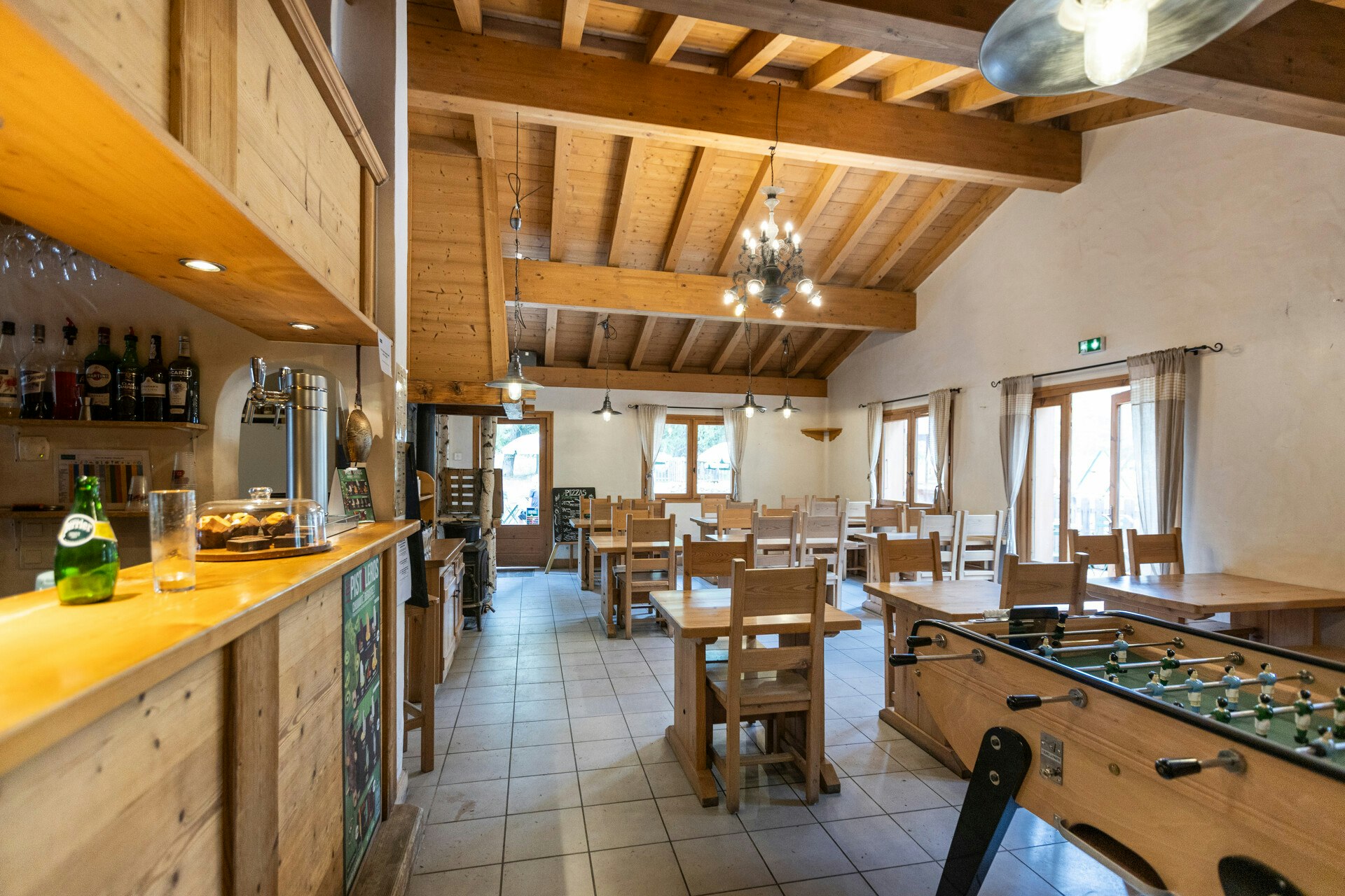 Huttopia Vanoise - Champagny  Huttopia Vanoise – Champagny - Restaurant mit Bar auf dem Campingplatz