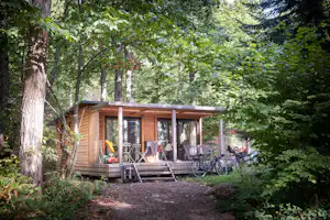 Huttopia Wattwiller - Mobilheim mit Terrasse auf dem Campingplatz