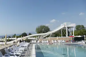 Idea Lazise Camping & Village - Campingplatz mit Pool,Wasserrutsche und Liegestühlen