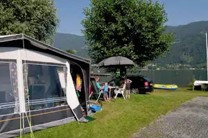 Idealcamping Lampele - Wohnmobilstellplatz am Ossiacher See mit Blick auf die Berge