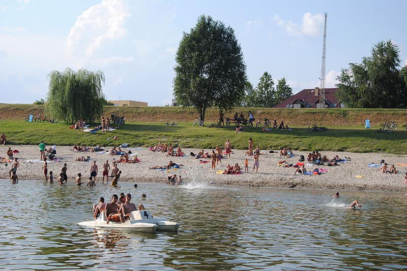 Ifjúsági Kemping - Das Strandbad des Camping Ifjúsági an der Donau      