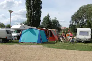 Ifjúsági Kemping - Stell- und Zeltplätze auf der Wiese des Camping Ifjúsági