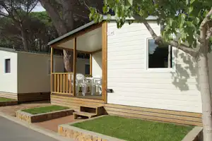 Illa Mateua Camping Resort - Mobilheim vom Campingplatz mit Veranda