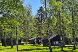 Ingestrands Camping - Mobilheime im Wald