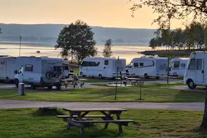 Ingestrands Camping - Wohnmobil un Wohnwagen Stellplaetze am Wasser