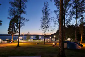 Ingestrands Camping - stellplaetze bei nacht