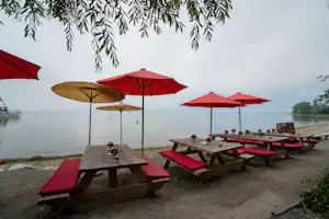 Insel-Campingplatz Sandseele - Bänke - Strand