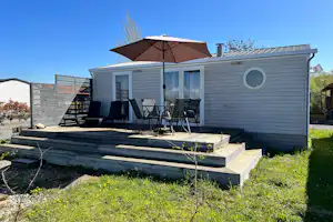 Inselcamping Kollersee - Mobilheim mit Terrasse auf dem Campingplatz