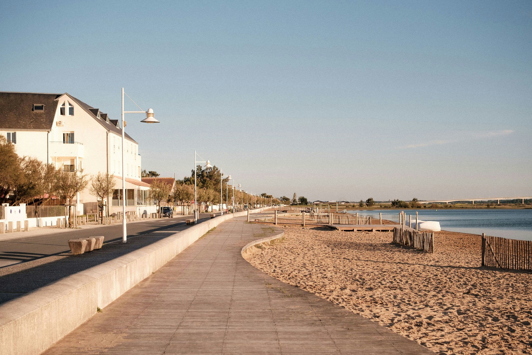  Inspire Villages Marennes Oléron - Blick auf die Strandpromenade am Campingplatz