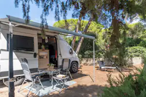 International Camping Etruria - Wohnmobil auf Standplatz auf dem Campingplatz
