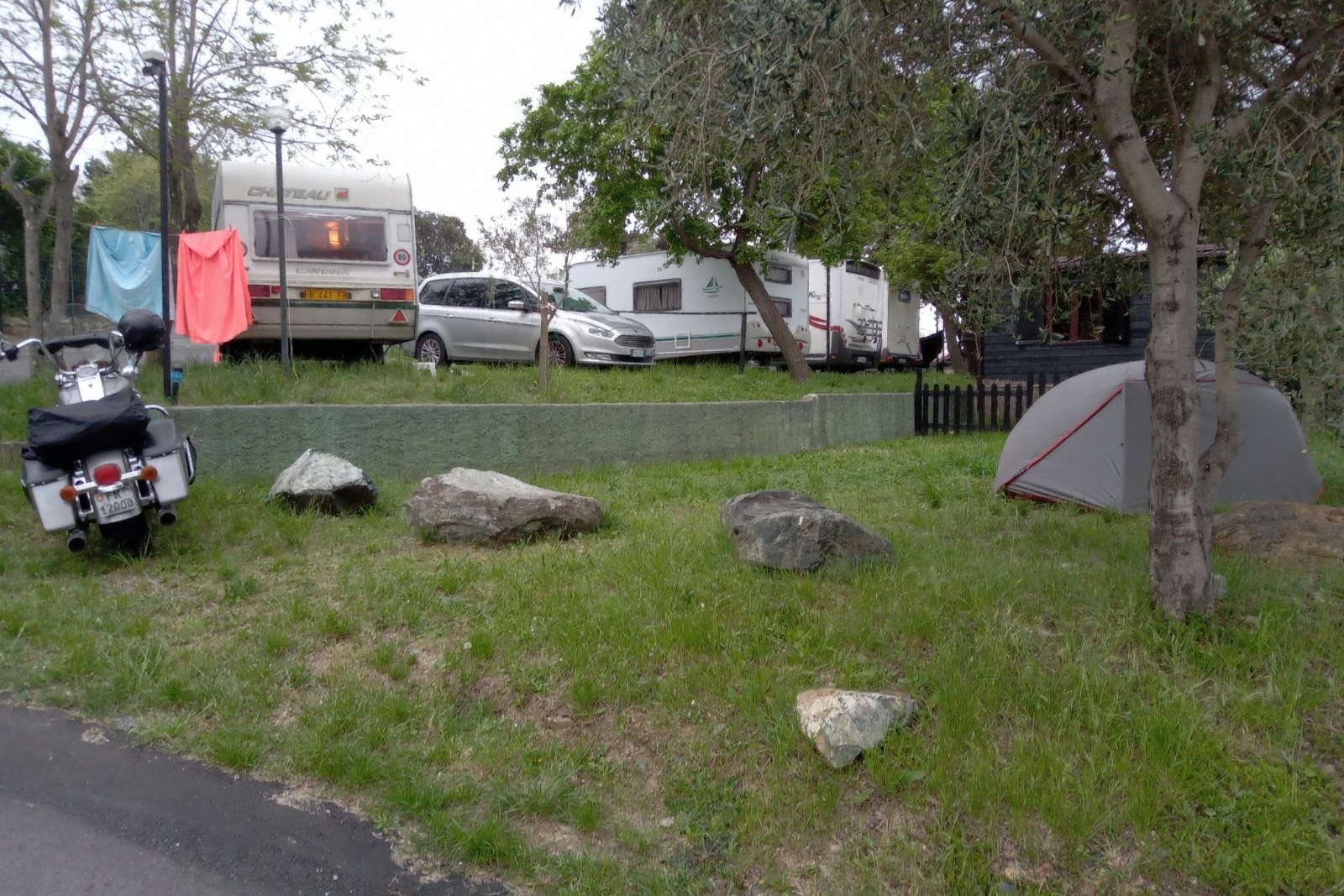 Green Family Park Europa  International Camping Europa Unita - Wohnmobil- und Wohnwagenstandplätze auf der Wiese