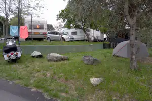 Green Family Park Europa International Camping Europa Unita - Wohnmobil- und Wohnwagenstandplätze auf der Wiese