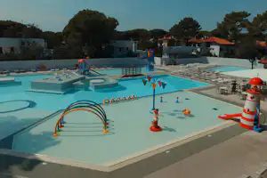 International Camping Mare e Pineta - Poolbereich auf dem Campingplatz