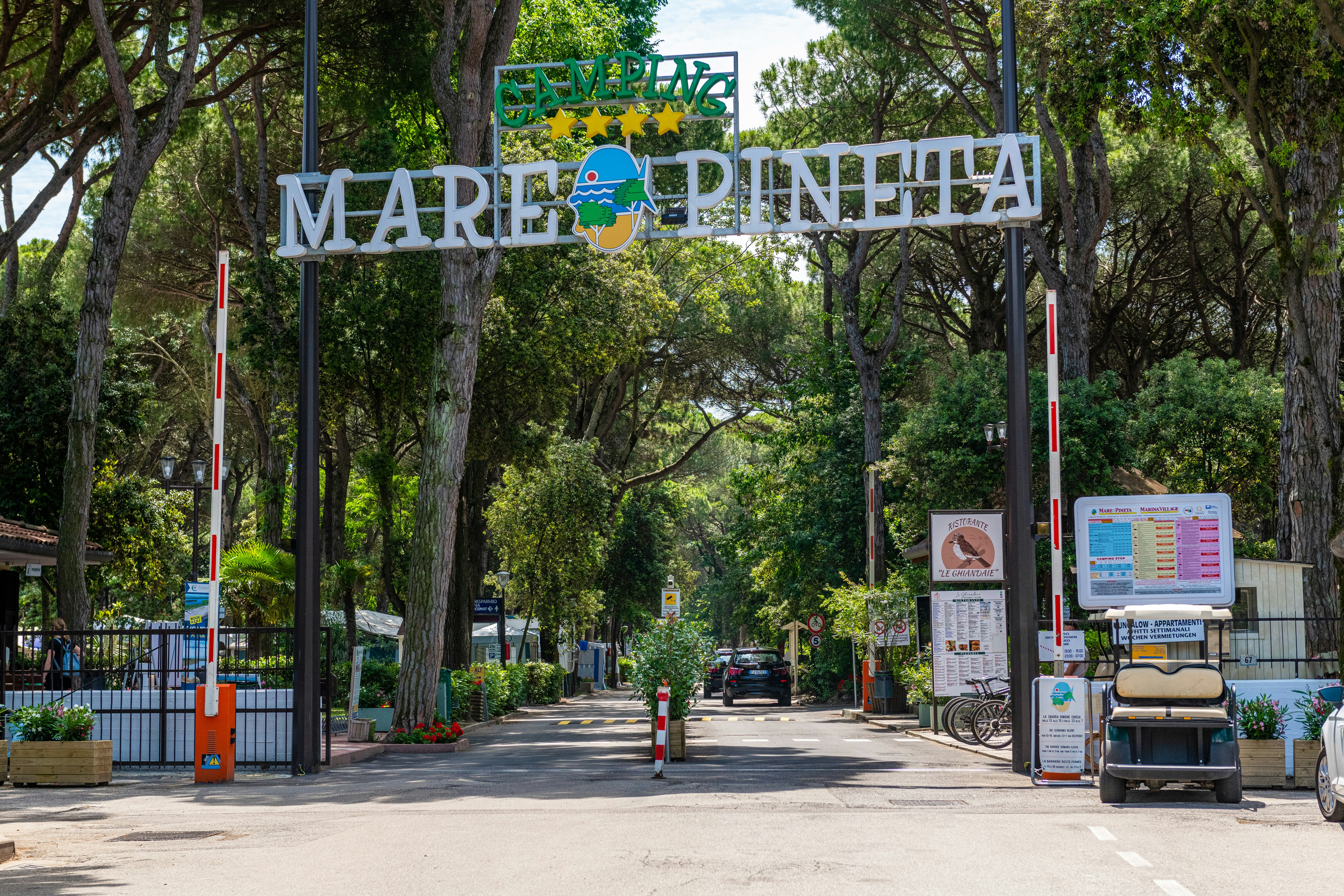 International Camping Mare e Pineta - Einfahrt des Campingplatzes