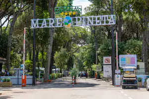 International Camping Mare e Pineta - Einfahrt des Campingplatzes
