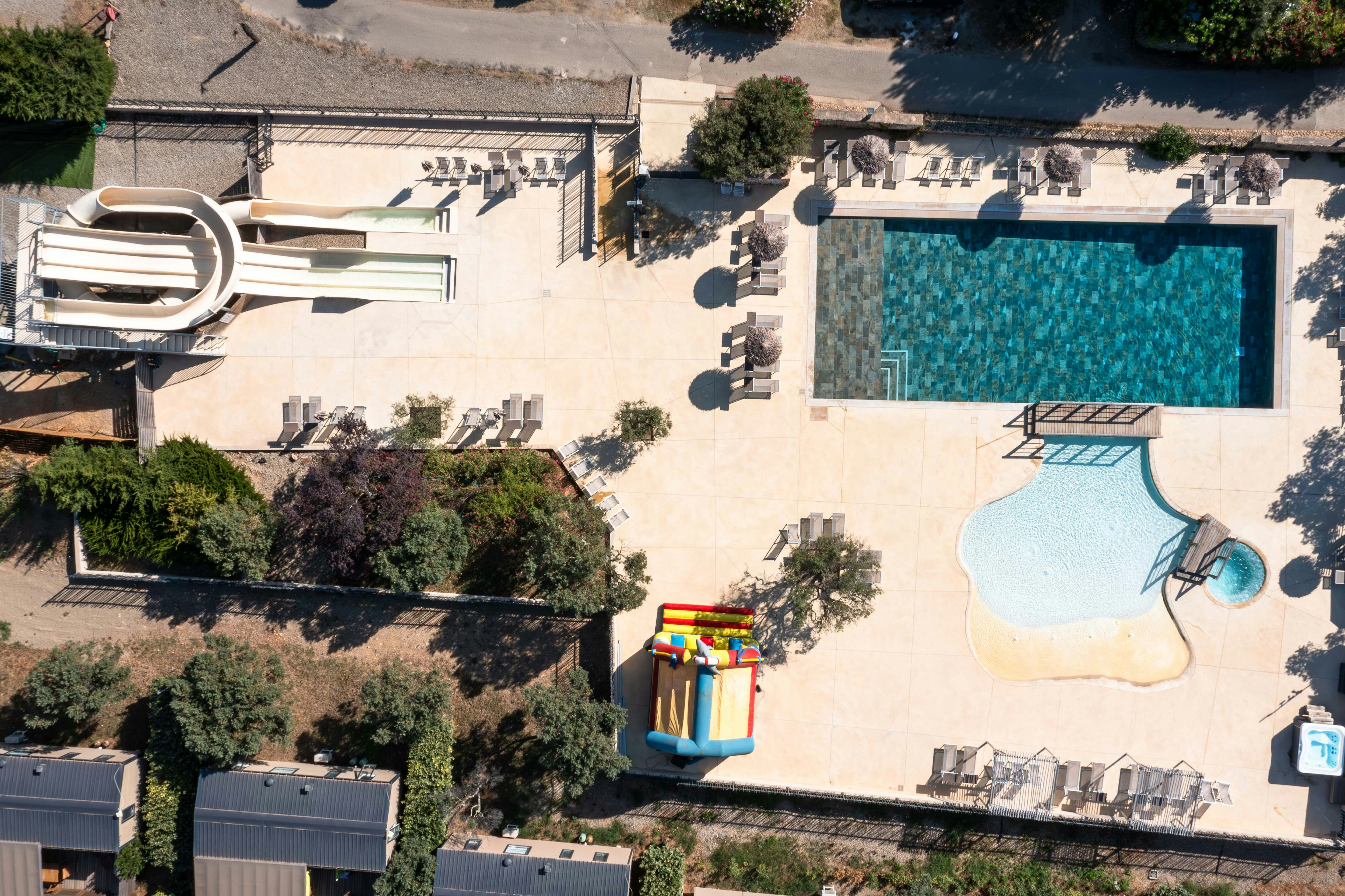 International Camping - Pool im Freien mit Rutsche und Kinderbecken