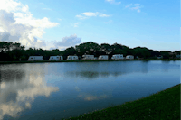 IOAC Campsite -  Wohnwagen- und Zeltstellplatz am See auf dem Campingplatz