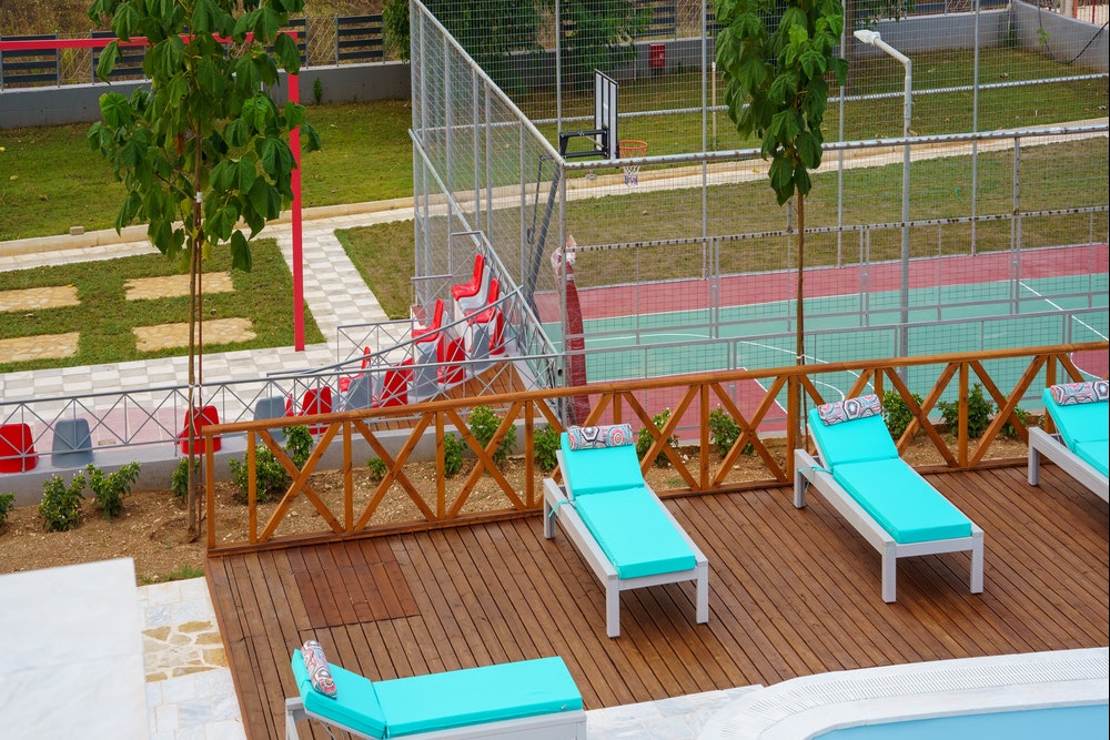 Ioannina Camping - Glamping - Freibad und Sportplatz auf dem Campingplatz