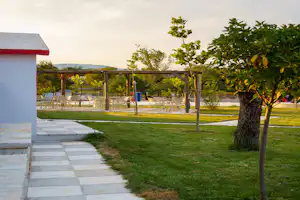 Ioannina Camping - Glamping - Terrasse auf dem Campingplatz