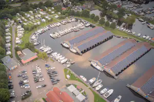Jachthaven en Camping De Domp - Luftaufnahme des Campingplatzes am Yachthafen