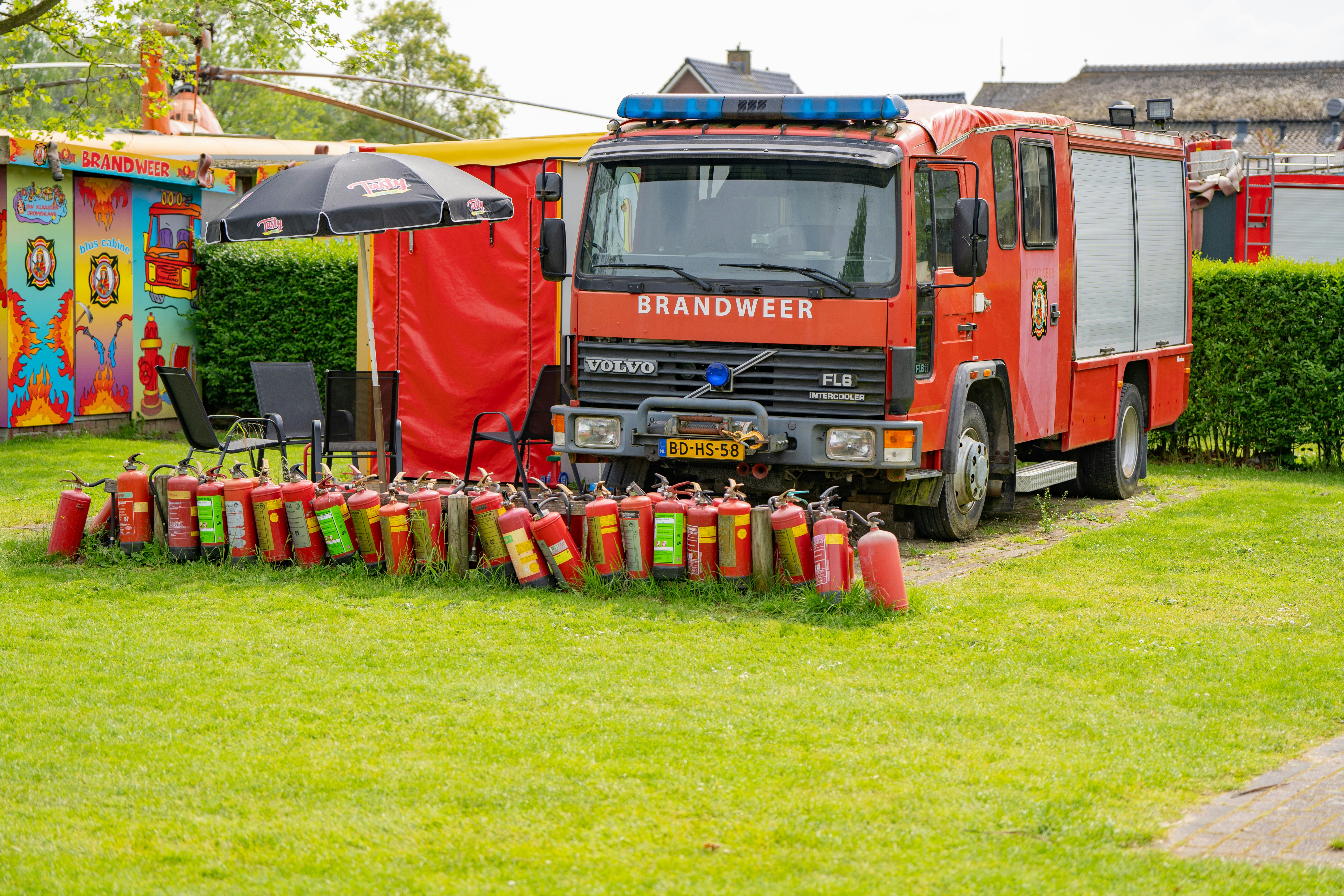 Jan Klaassen Dromenland - Feuerwehrauto-Mietunterkunft auf dem Campingplatz
