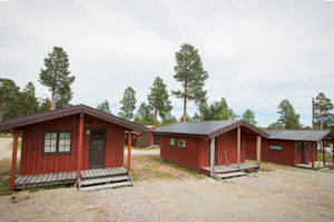 Johnsgård Turistsenter - Mobilheime mit Terrasse im Grünen auf dem Campingplatz