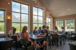 Jostedal Camping - Restaurant mit Blick auf die Berge