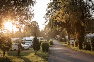 Kaiser Camping - Standplätze im Grünen auf dem Campingplatz
