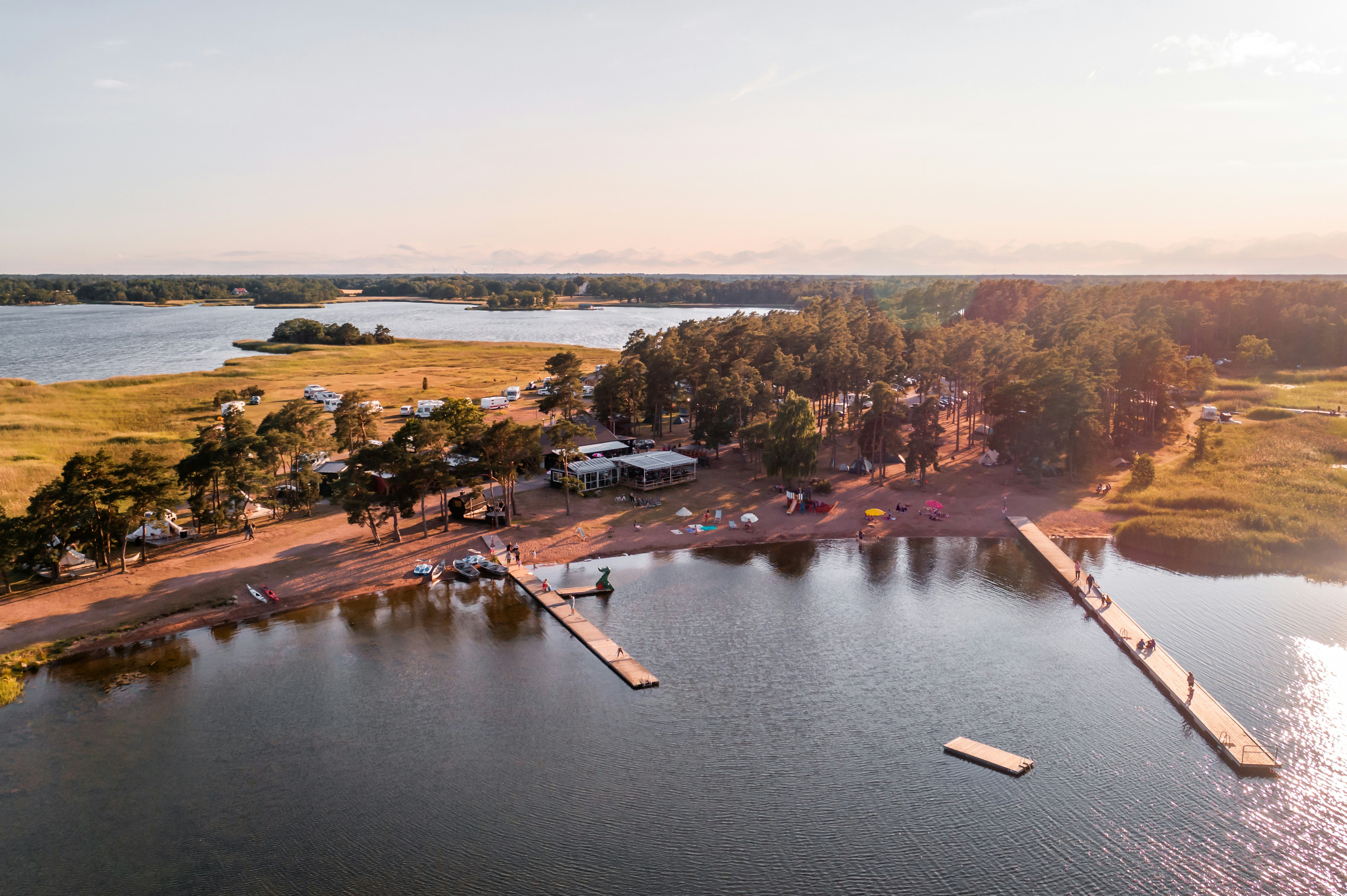 Kalmar Camping Rafshagsudden  - Luftaufnahme des Campingplatzes am Wasser