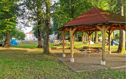 Kamp Grajski park Vitez Logatec