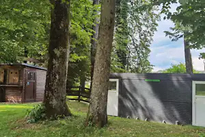 Kamp Grajski park Vitez Logatec - Sanitärgebäude auf dem Campingplatz