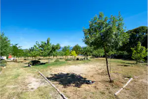 Kamp Karin - Leere Stellplatz auf dem Campingplatz