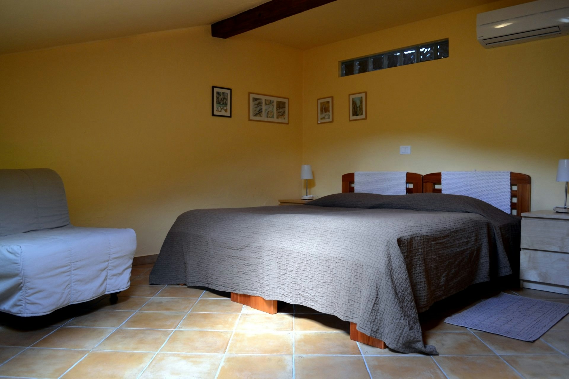 Kamp Lazar - Schlafzimmer eines Apartments