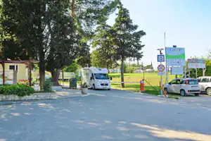 Kamp Lucija - Eingangsbereich des Campingplatzes