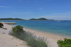 Kamp Oaza Lučica - Badestrand beim Campingplatz